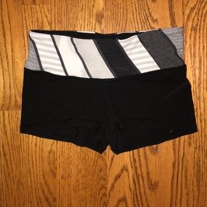 Women’s size 0 REVERSIBLE lululemon booty shorts